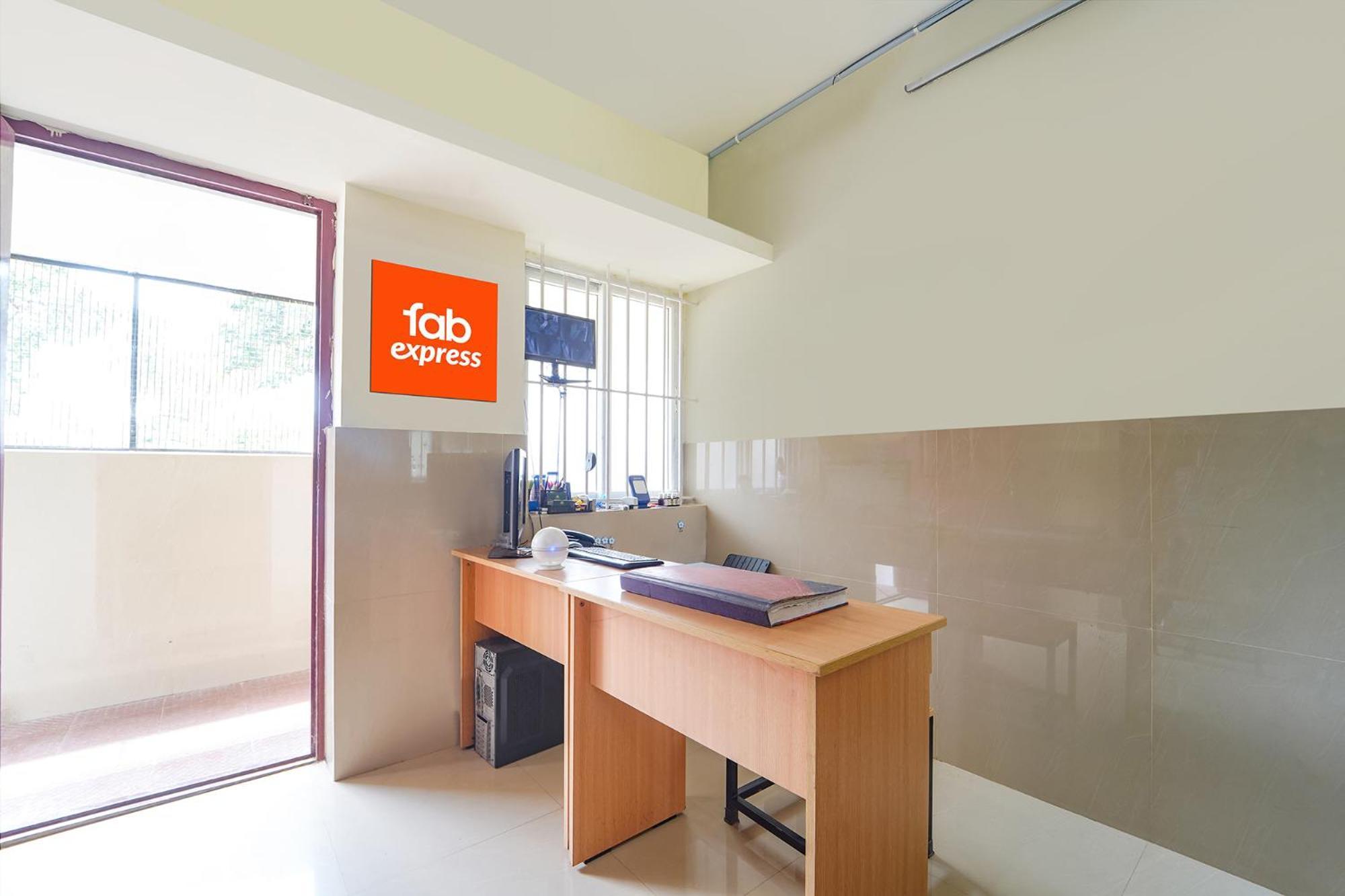 Fabexpress Clover Castle - Nr Coimbatore International Airport Exterior foto